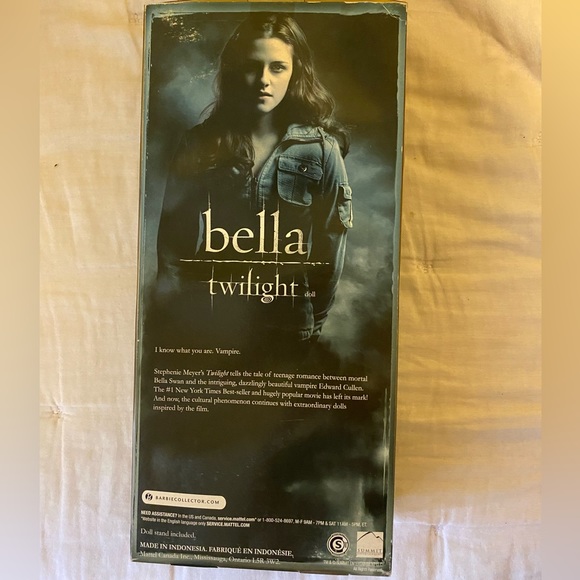 Twilight Bella Swan collectible Barbie doll - Picture 2 of 2
